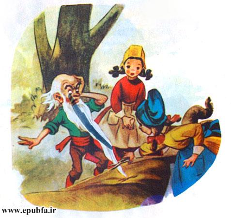 خواهرم بهسرعت خود را به منزل رساند و قیچی بزرگی همراه آورد